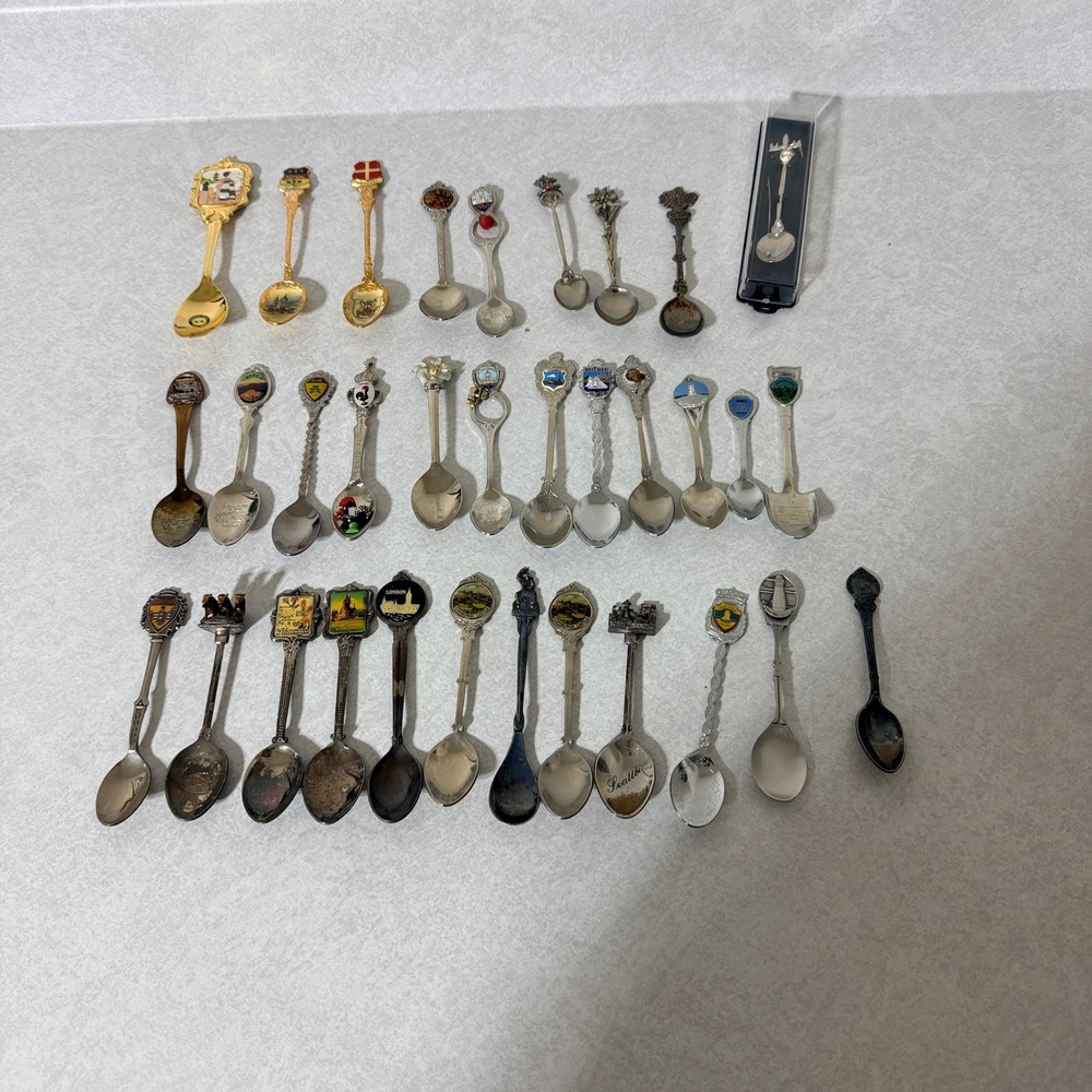 Vintage Souvenir Spoon Collection Lot of 32Travel‎ Destinations mix